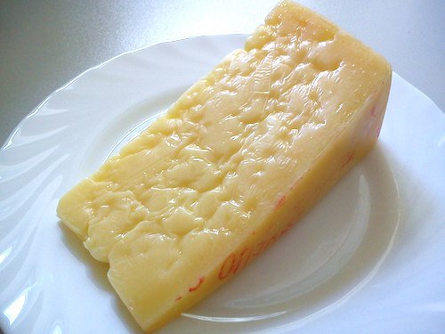 Queso Sao Jorge Crédito By MOs810 - Trabajo propio, CC BY-SA 4.0 vía Wikipedia.