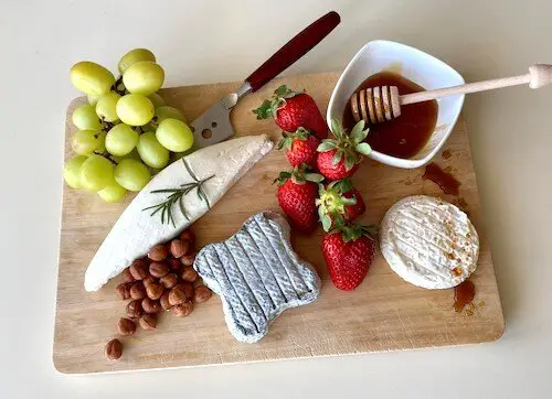 Tabla de quesos de Pascua y Pascua, crédito de foto de Jennifer Greco.jpg