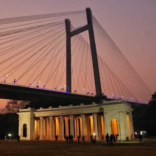 Puente Vidyasagar Setu que une Kolkata y Howrah