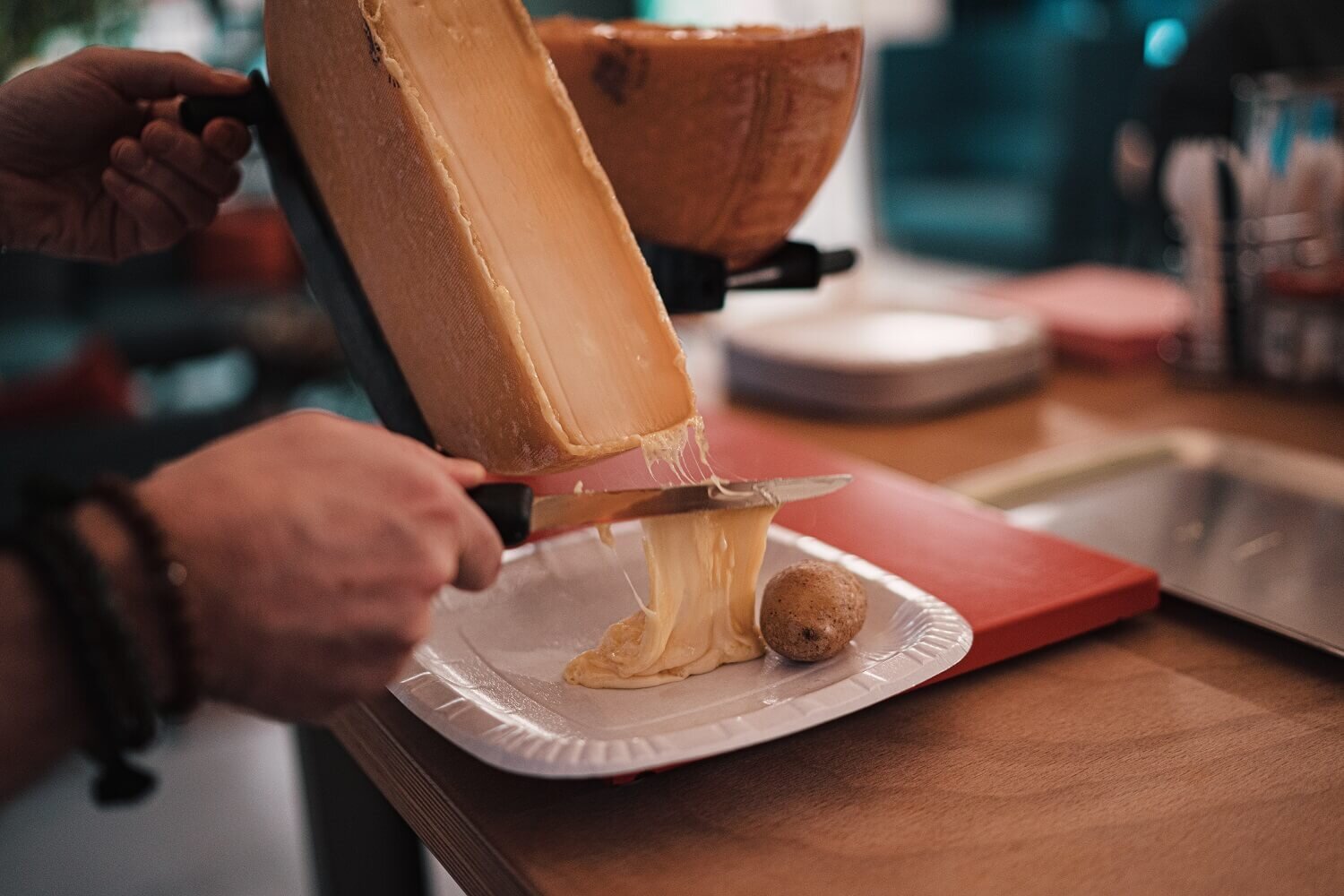 Raclette Foto de Claudio Schwarz en Unsplash