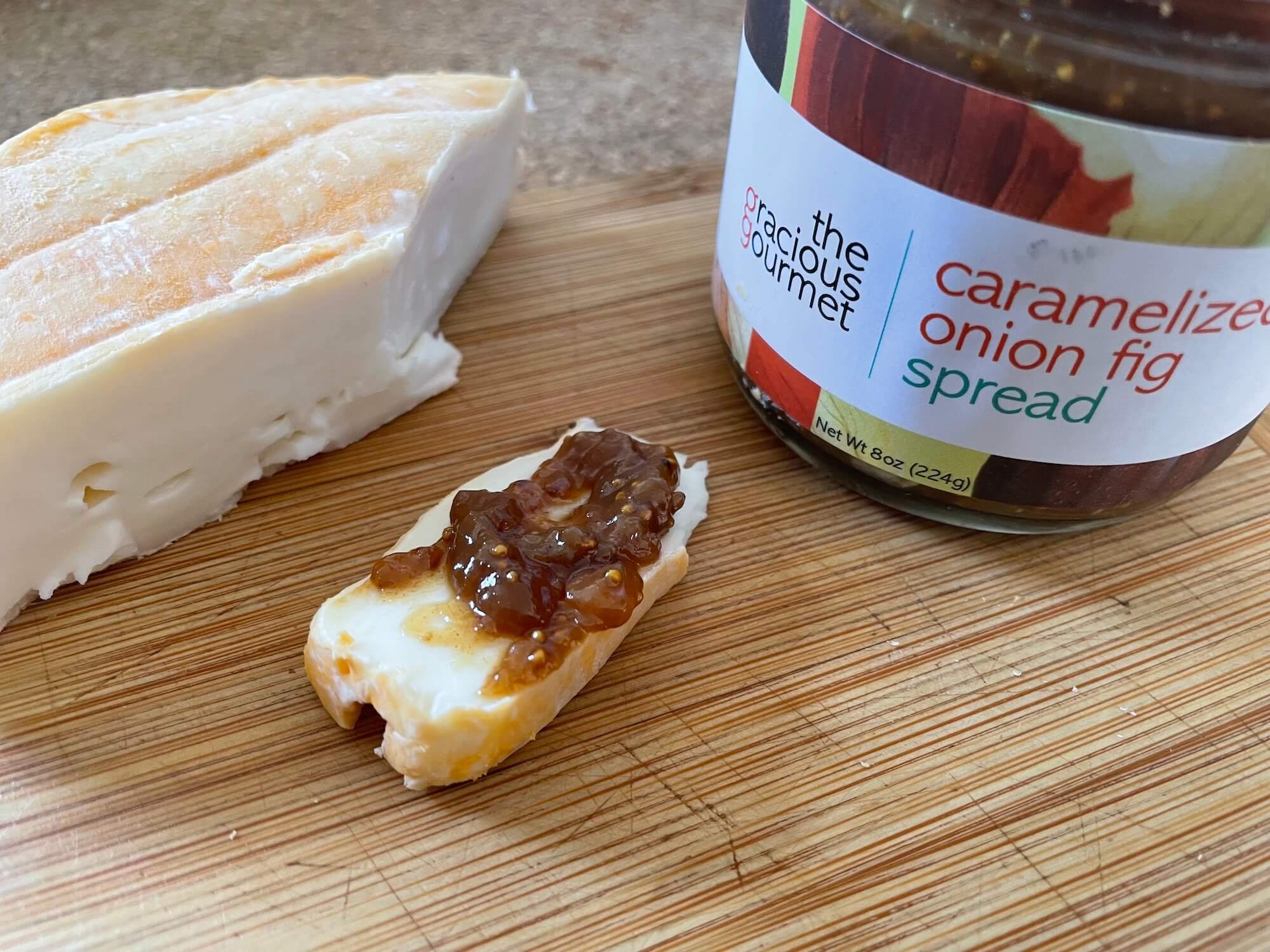 Gracious Gourmet Untable de higos con cebolla caramelizada y queso golden gate