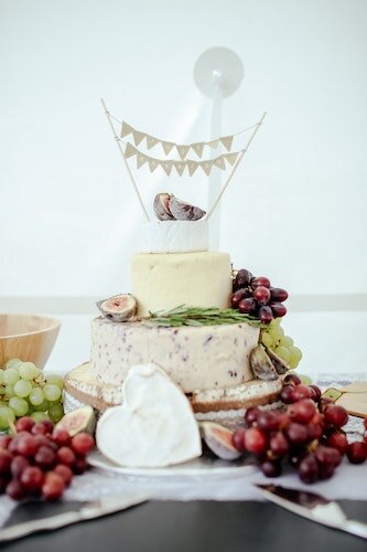 Queso de boda decorado.jpg