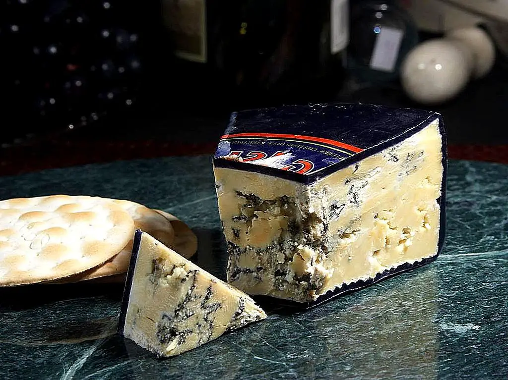 Cuarenta rugiente azul