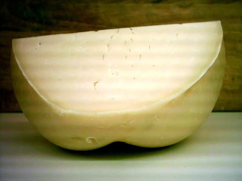 provolone valpadana