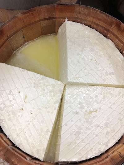 queso feta envejecimiento en barrica.jpg