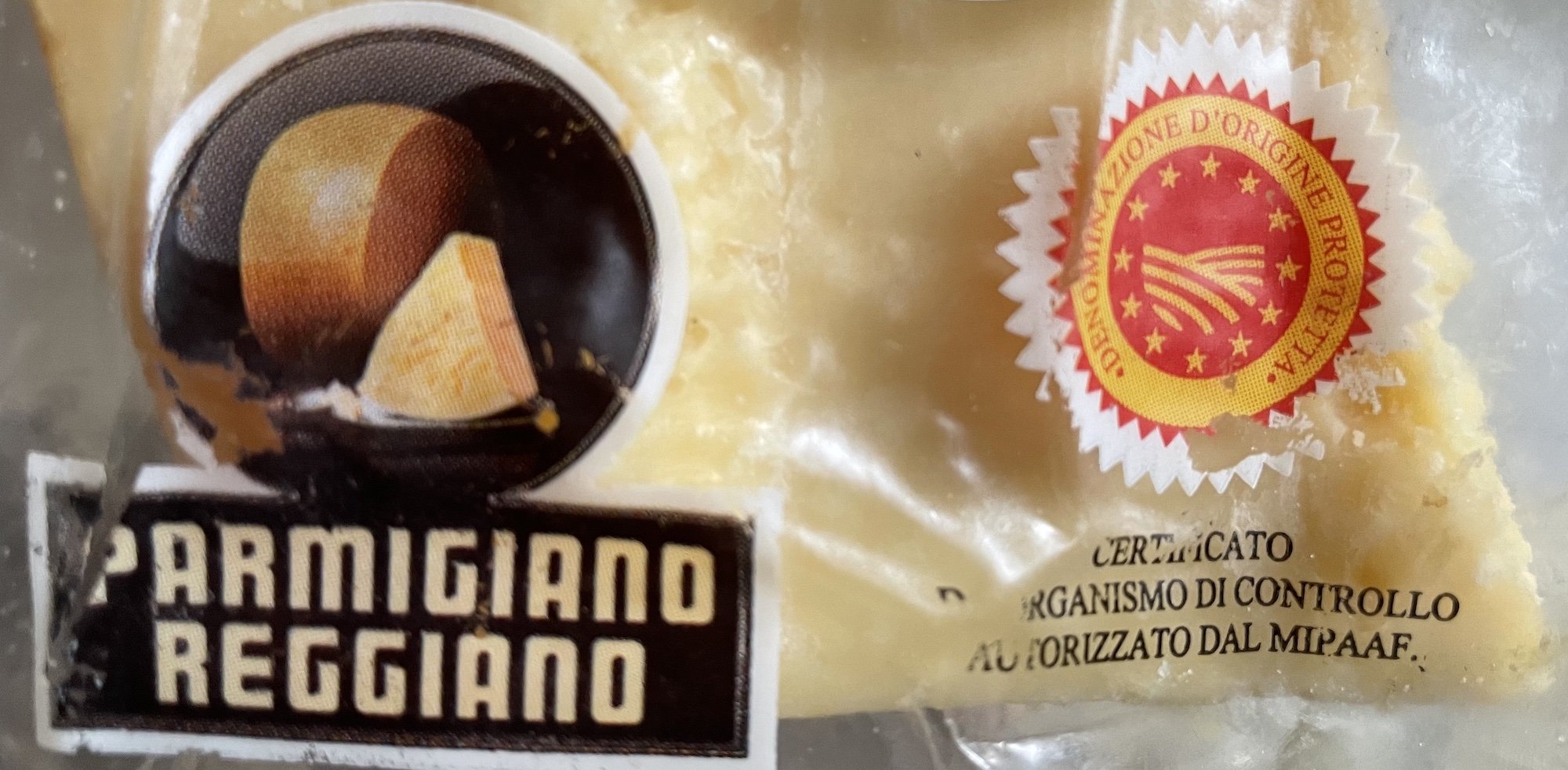 Parmigiano Reggiano con etiqueta